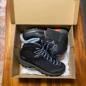 Arc’teryx Acrux Gore Tex hiking boots